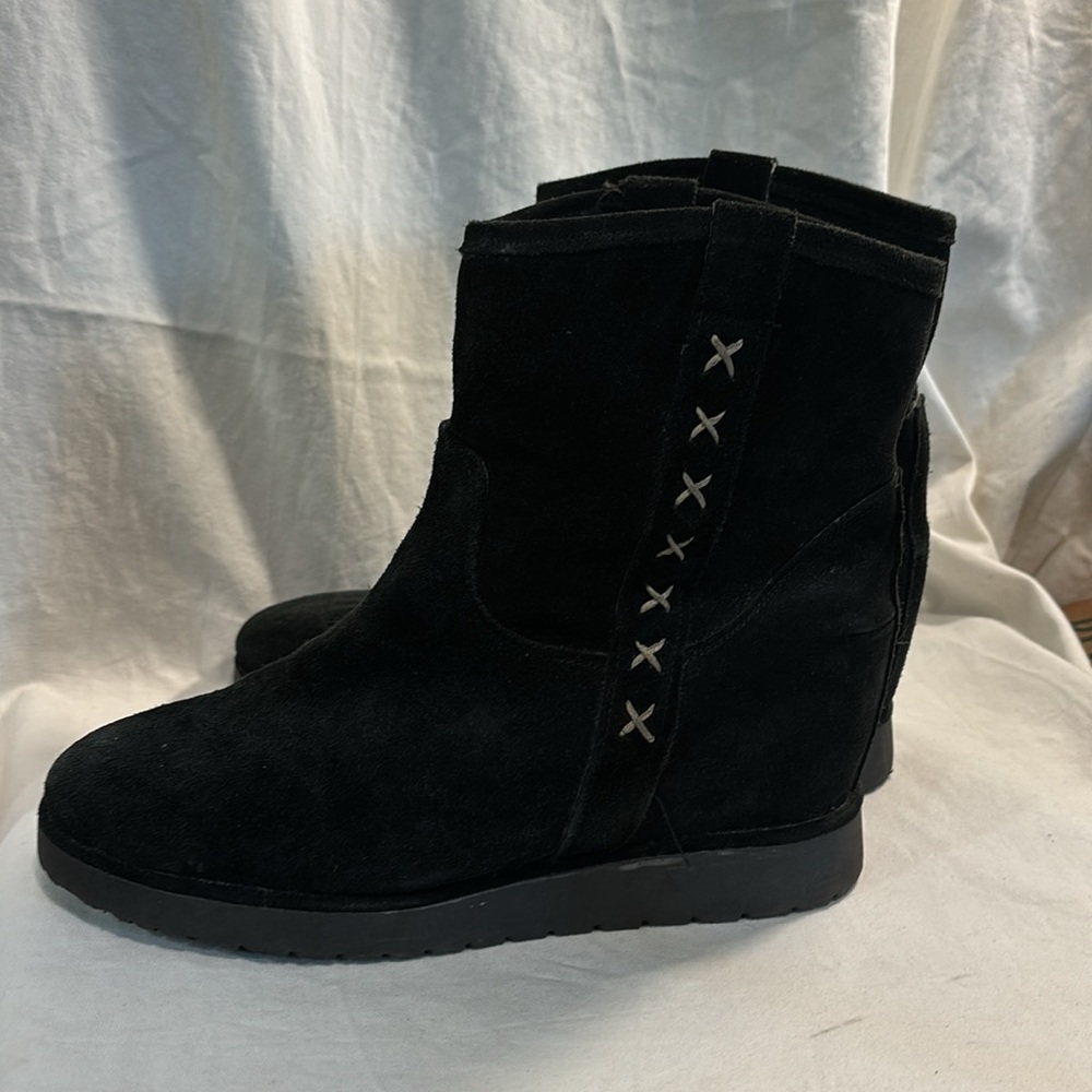 Sundance Boots Wedged Ankle Boots Size 10.5 Euro 41 Shearling Interior Black